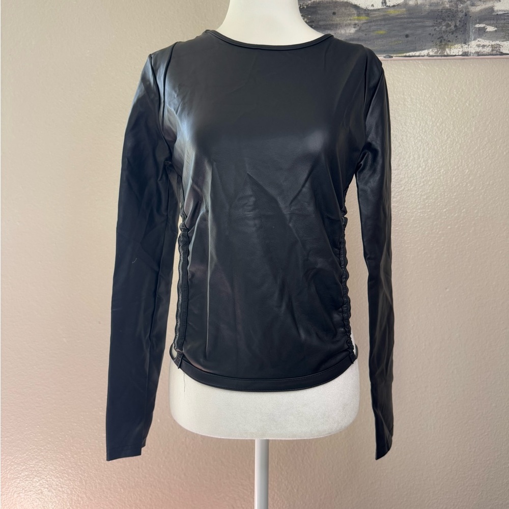 Maniere De Voir Black Long Sleeve faux leather backless Women's Top
